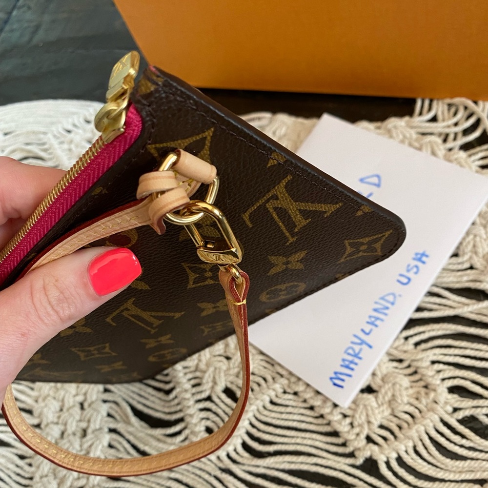 ❗️Sold❗️Neverfull PM Pouch - Picture 11 of 11